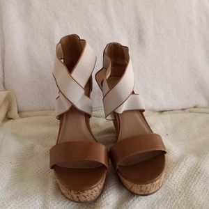 Steve Madden Size 8 1/2  Brown Clogs